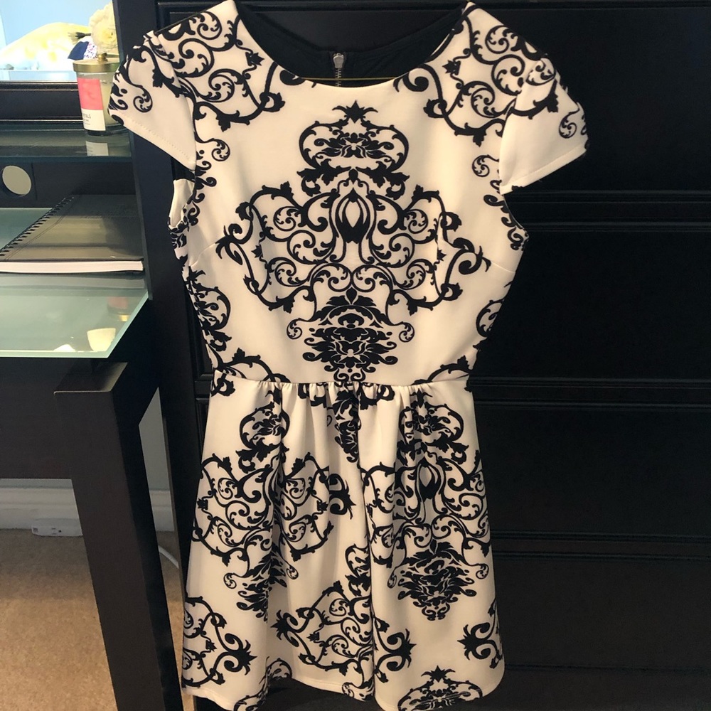 Classy black & white print mini dress